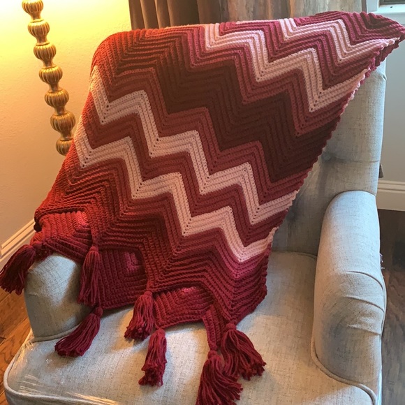 Vintage Handmade Wool Knitted Throw Bed Cover/ Blanket with Tassels Chevron - Picture 4 of 11